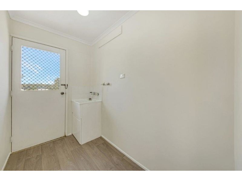 8 Erin Close, New Auckland QLD 4680