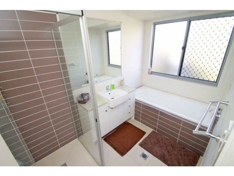 6 Namadgi Terrace, New Auckland QLD 4680