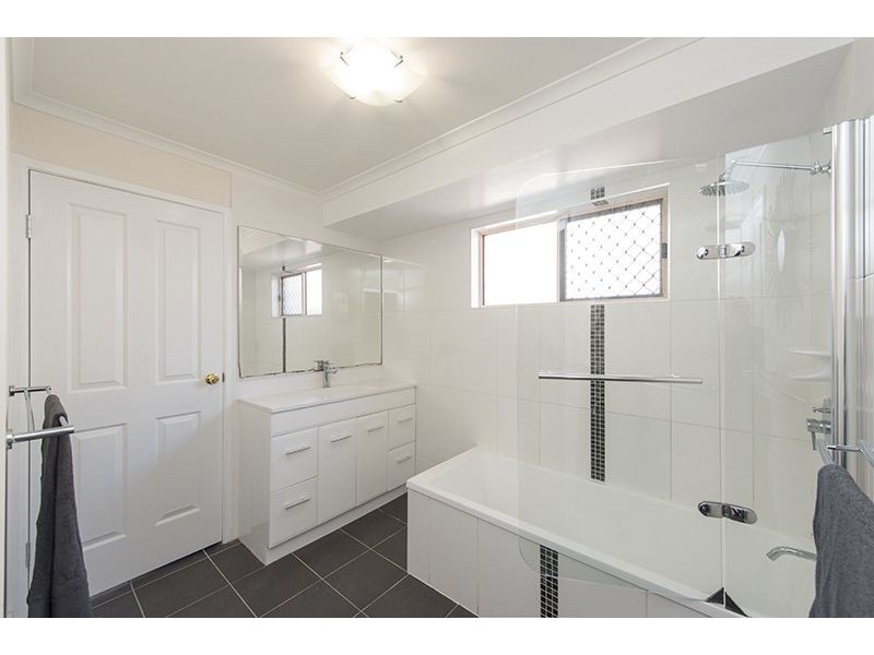 6 Chauvel Court, Boyne Island QLD 4680