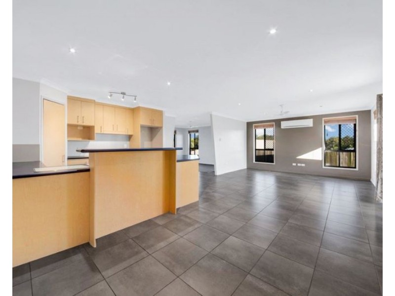 8 Linhow Crescent, Clinton QLD 4680