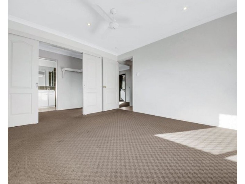 8 Linhow Crescent, Clinton QLD 4680