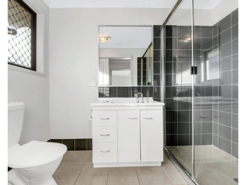 8 Linhow Crescent, Clinton QLD 4680