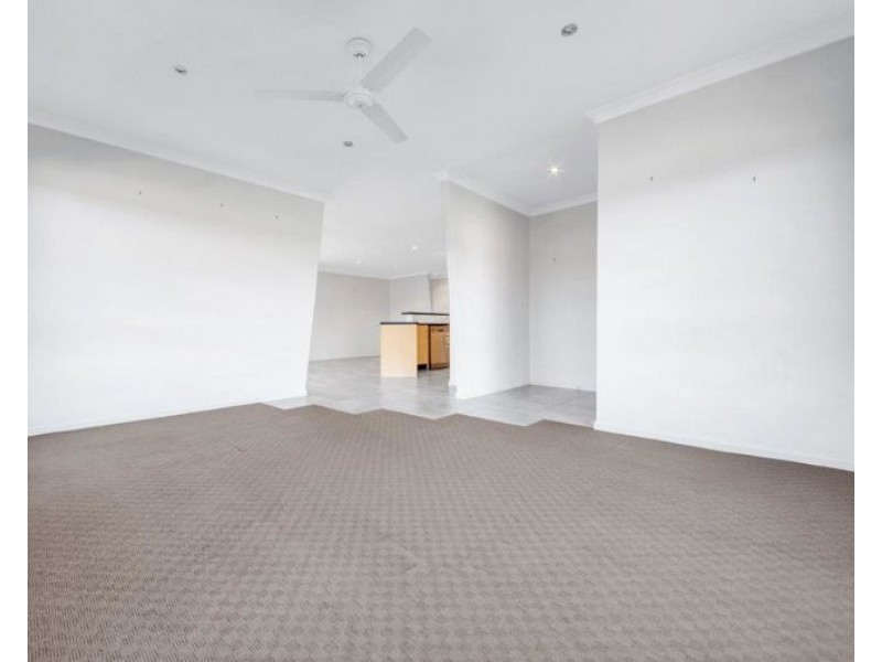 8 Linhow Crescent, Clinton QLD 4680