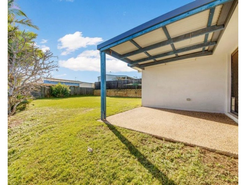 8 Linhow Crescent, Clinton QLD 4680