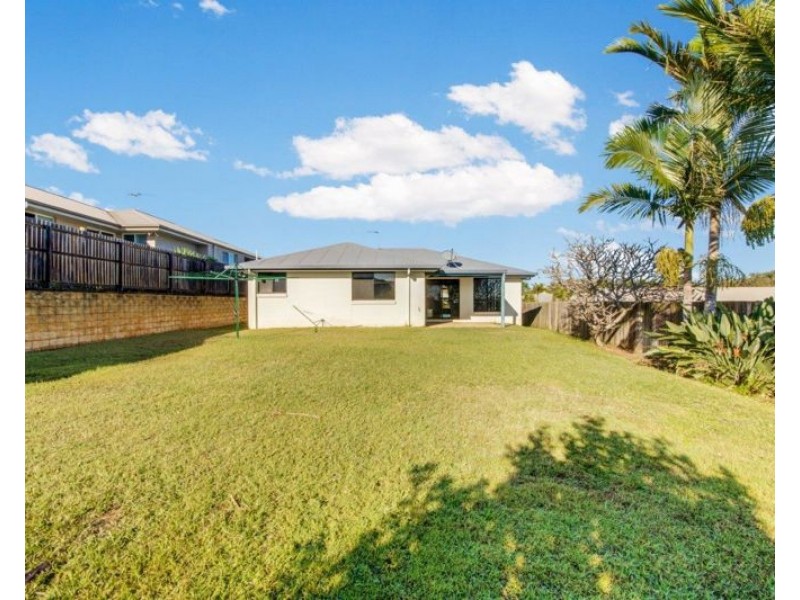 8 Linhow Crescent, Clinton QLD 4680