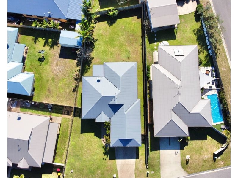 8 Linhow Crescent, Clinton QLD 4680