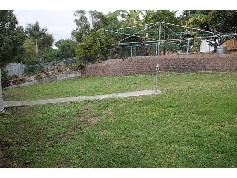 17 Worthington Street, West Gladstone QLD 4680