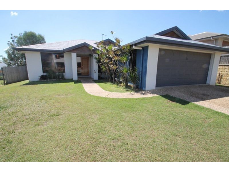 8 Linhow Crescent, Clinton QLD 4680