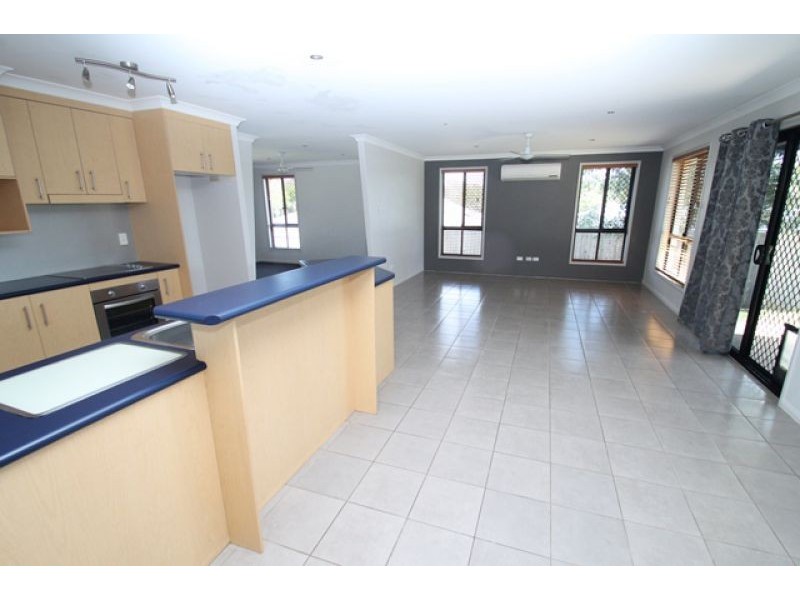 8 Linhow Crescent, Clinton QLD 4680