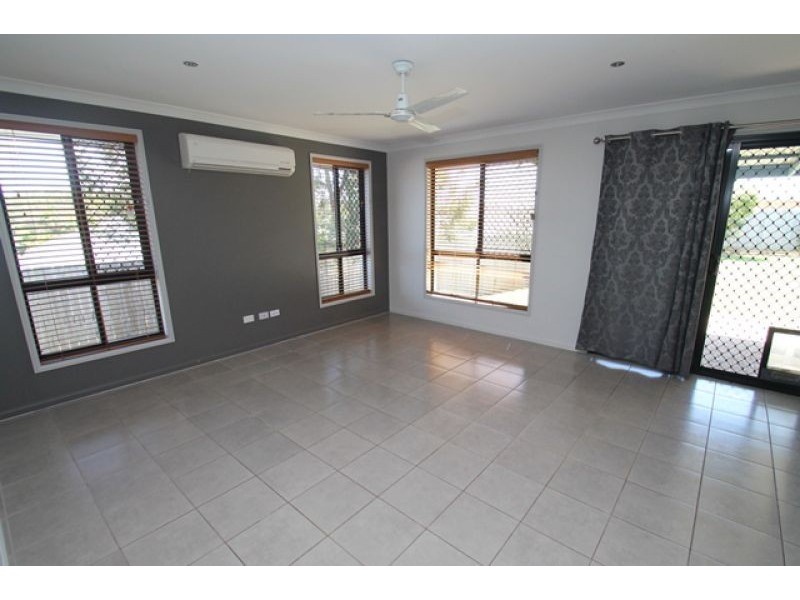 8 Linhow Crescent, Clinton QLD 4680