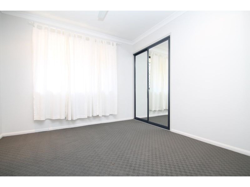8 Linhow Crescent, Clinton QLD 4680