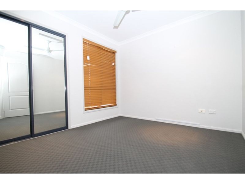8 Linhow Crescent, Clinton QLD 4680