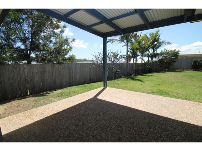 8 Linhow Crescent, Clinton QLD 4680