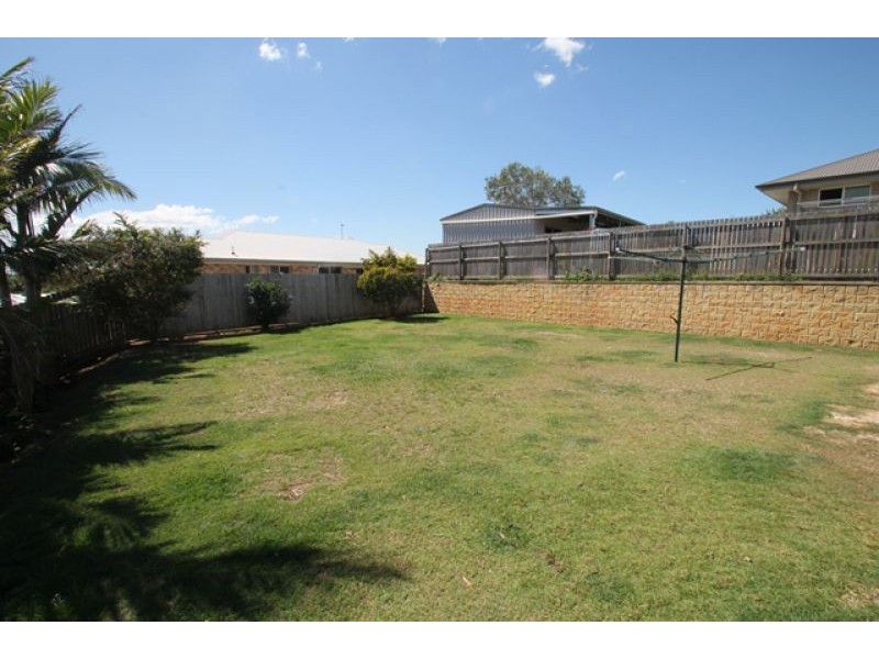 8 Linhow Crescent, Clinton QLD 4680
