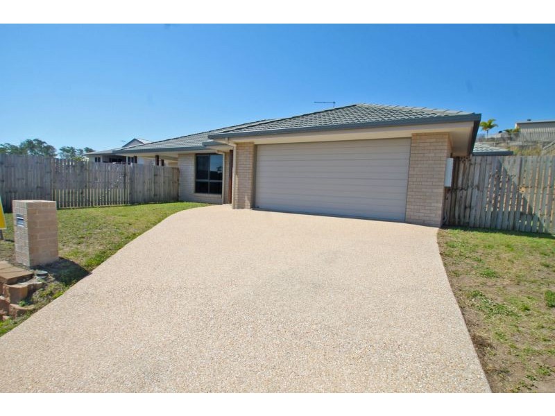 17 Dartmouth Close, Clinton QLD 4680