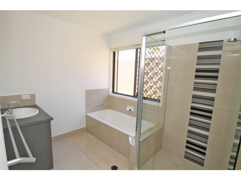 17 Dartmouth Close, Clinton QLD 4680