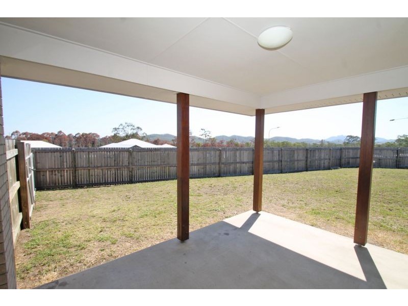 17 Dartmouth Close, Clinton QLD 4680
