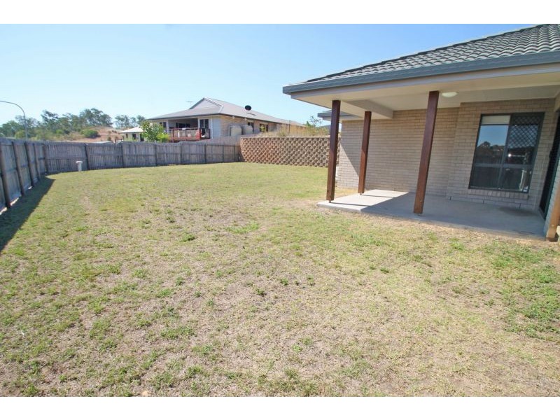 17 Dartmouth Close, Clinton QLD 4680