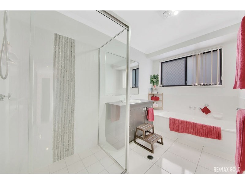 11 Briffney Street, Kirkwood QLD 4680