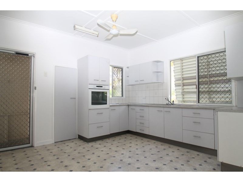 10 Agnes Street, South Gladstone QLD 4680