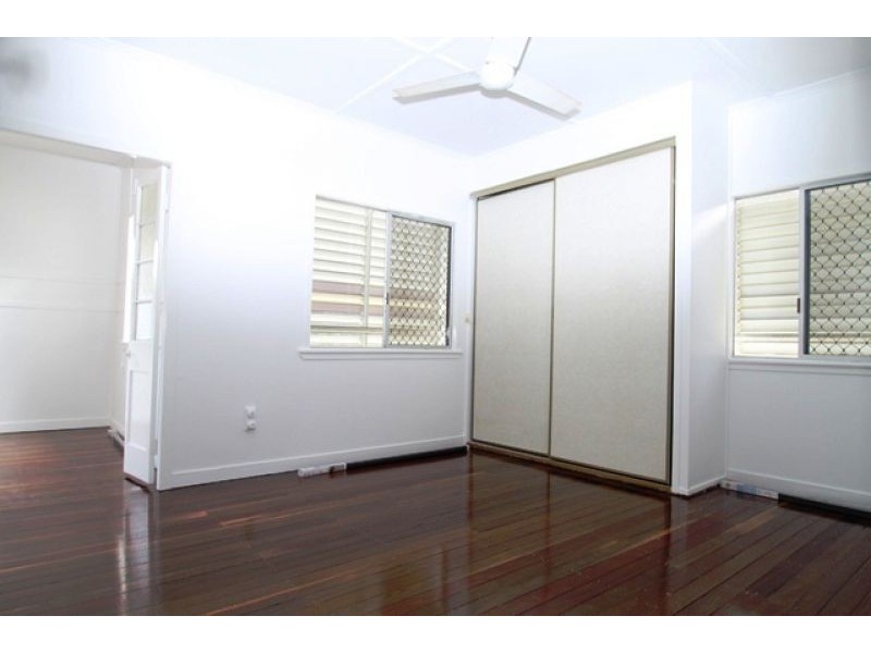 10 Agnes Street, South Gladstone QLD 4680