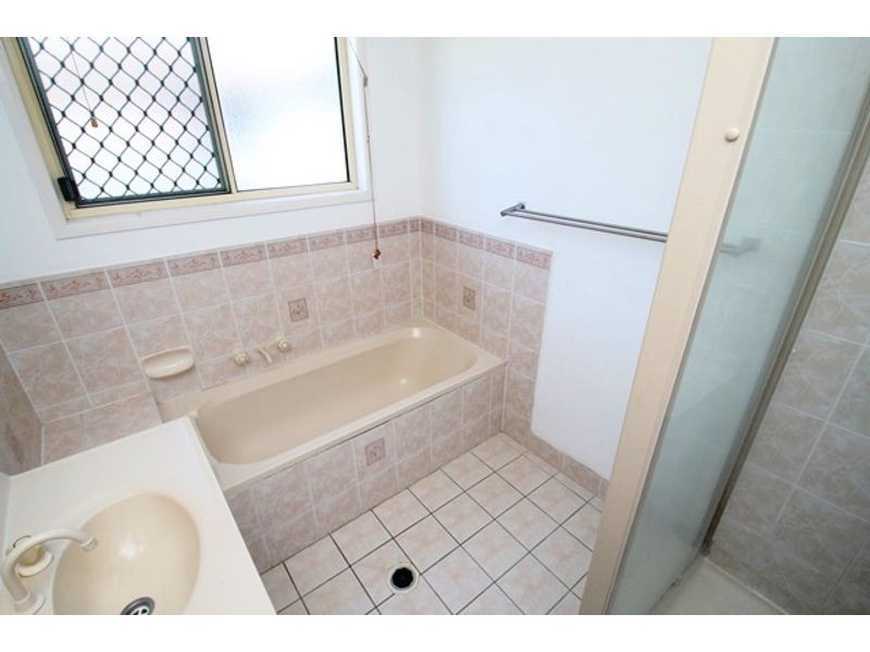 2 Yaldara Court, New Auckland QLD 4680