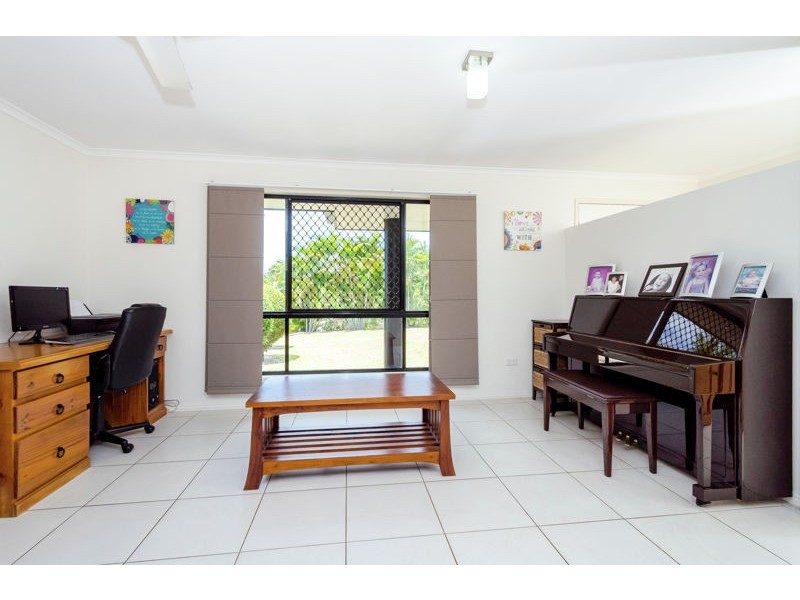 6 Kenneth Court, New Auckland QLD 4680
