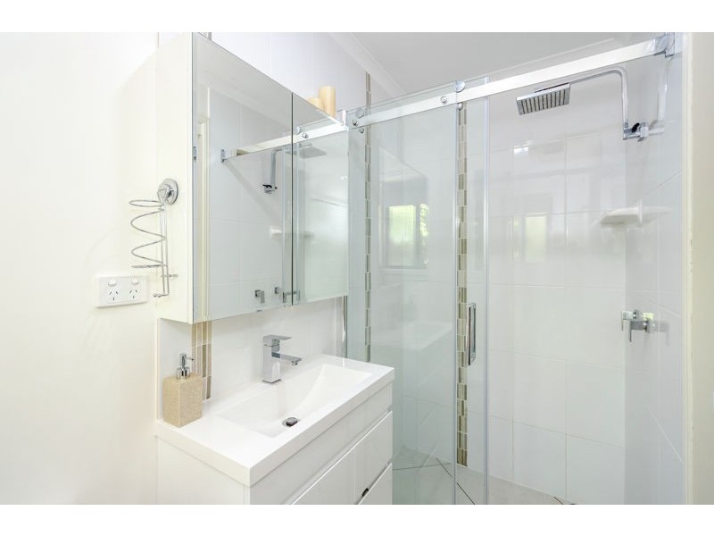 6 Kenneth Court, New Auckland QLD 4680