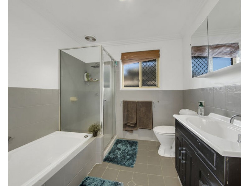 71 Penda Avenue, New Auckland QLD 4680