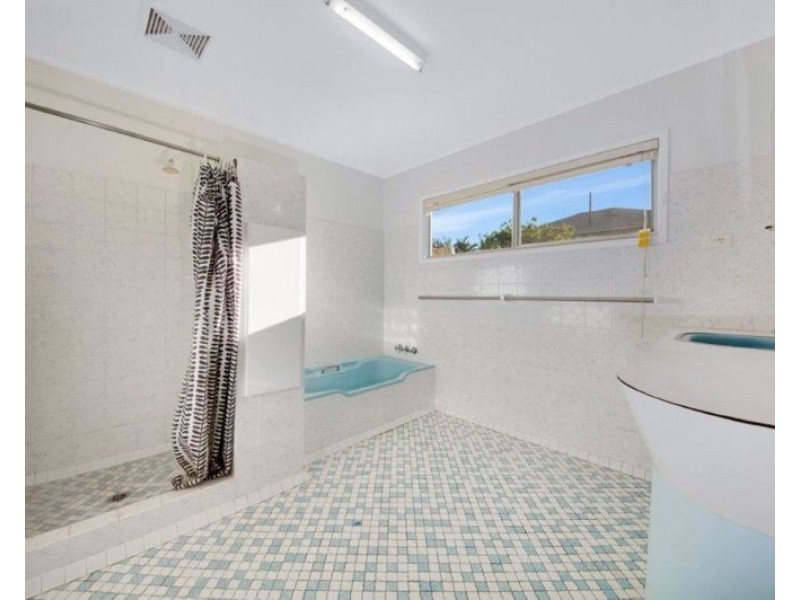 1 View Street, West Gladstone QLD 4680