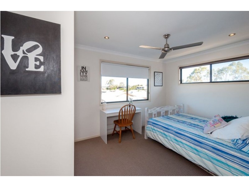 35 Lighthouse Drive, Boyne Island QLD 4680