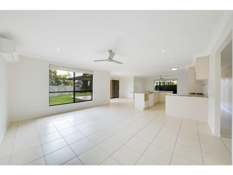 8 Jordana Court, New Auckland QLD 4680