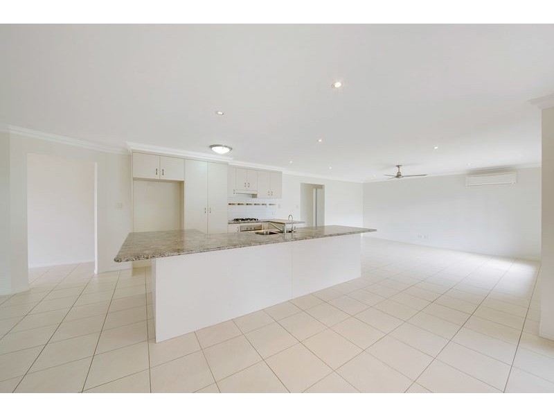 8 Jordana Court, New Auckland QLD 4680