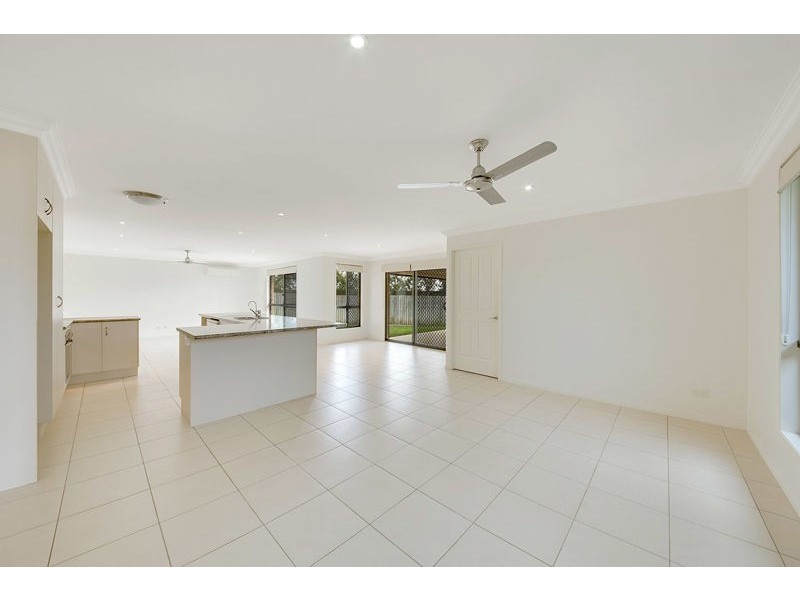 8 Jordana Court, New Auckland QLD 4680