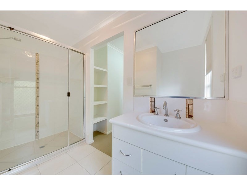 8 Jordana Court, New Auckland QLD 4680