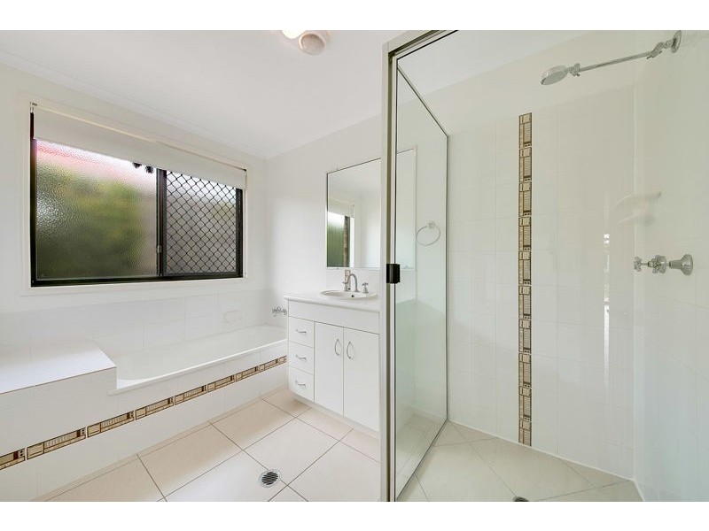 8 Jordana Court, New Auckland QLD 4680