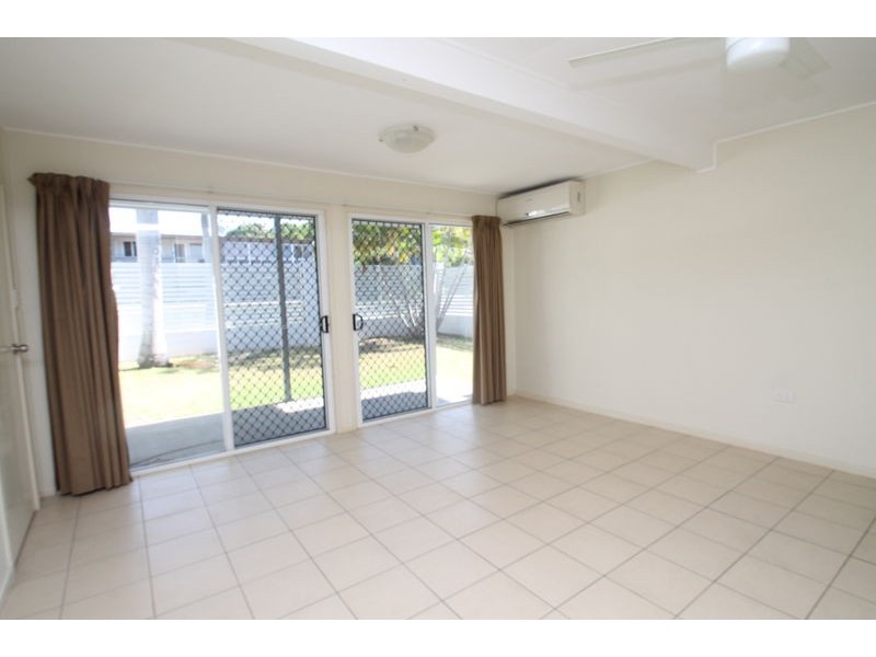 1/2 Walters Avenue, West Gladstone QLD 4680