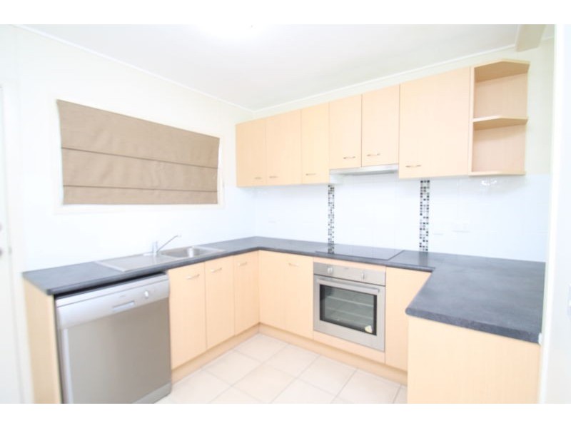 1/2 Walters Avenue, West Gladstone QLD 4680