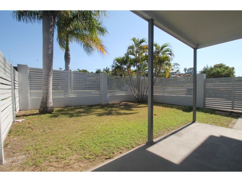 1/2 Walters Avenue, West Gladstone QLD 4680