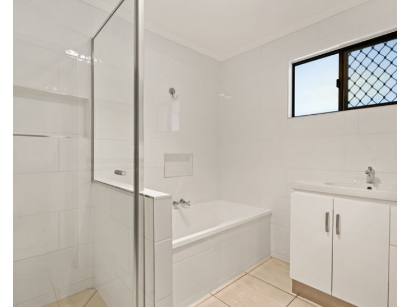 10 Daniel Drive, New Auckland QLD 4680
