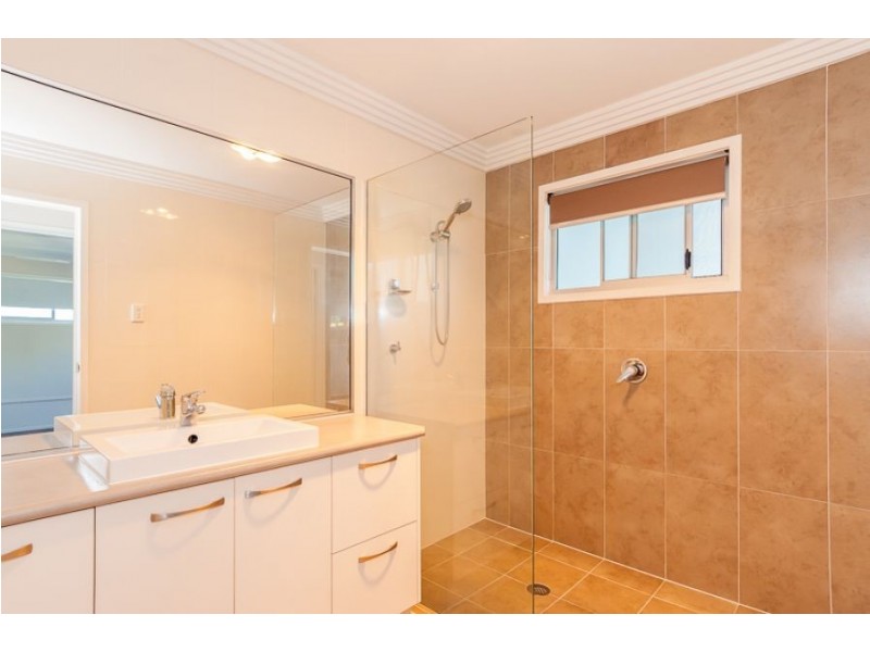 10 Polmaise Street, Boyne Island QLD 4680