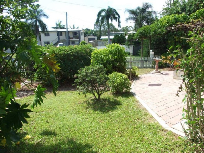 13 Richmond Court, Boyne Island QLD 4680