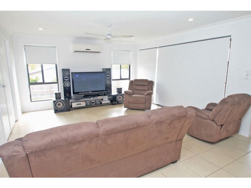 32 Bottlebrush Drive, Kirkwood QLD 4680