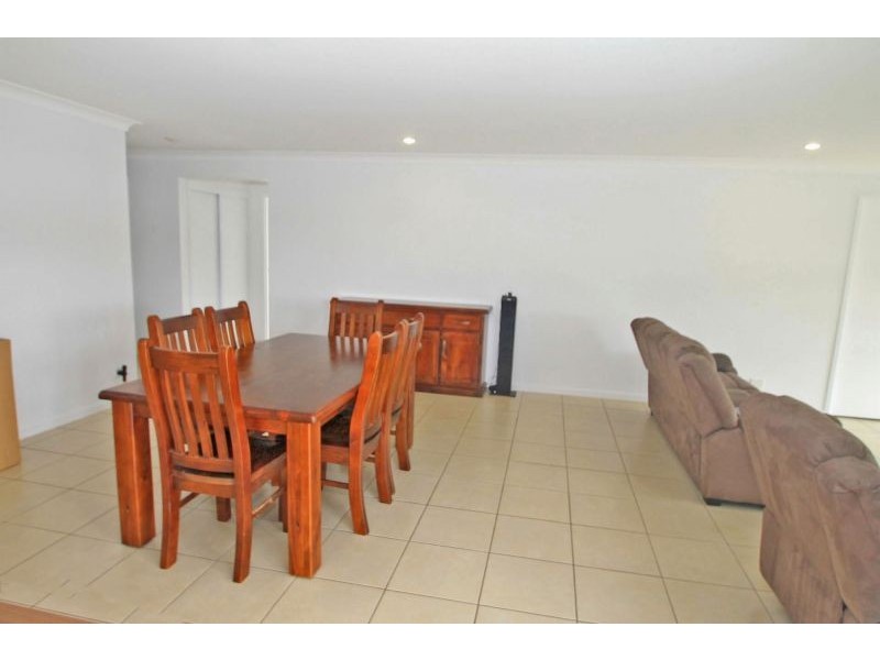 32 Bottlebrush Drive, Kirkwood QLD 4680