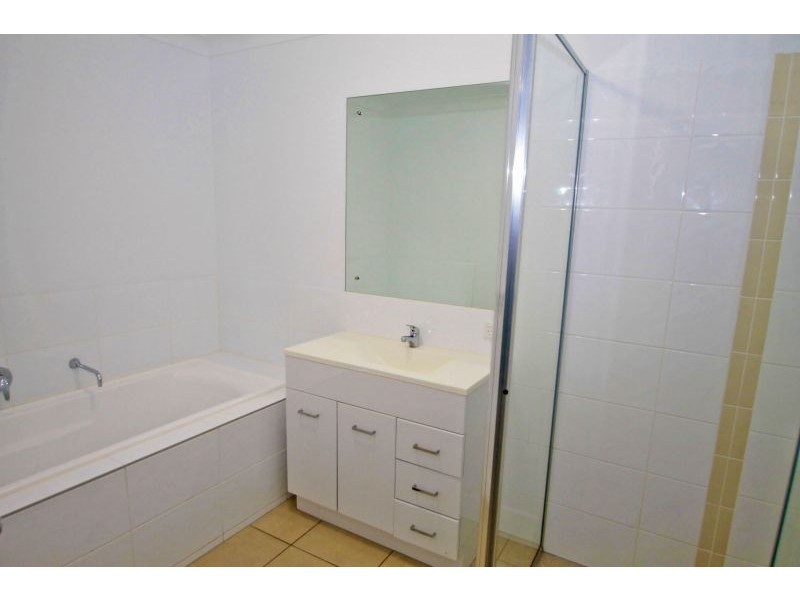 32 Bottlebrush Drive, Kirkwood QLD 4680