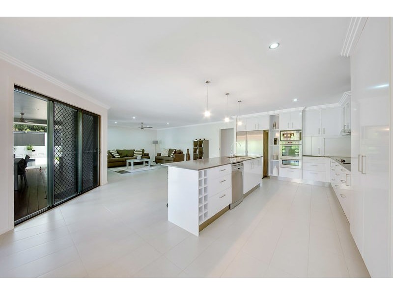 35 Grasstree Crescent, Kirkwood QLD 4680
