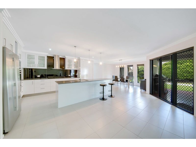 35 Grasstree Crescent, Kirkwood QLD 4680