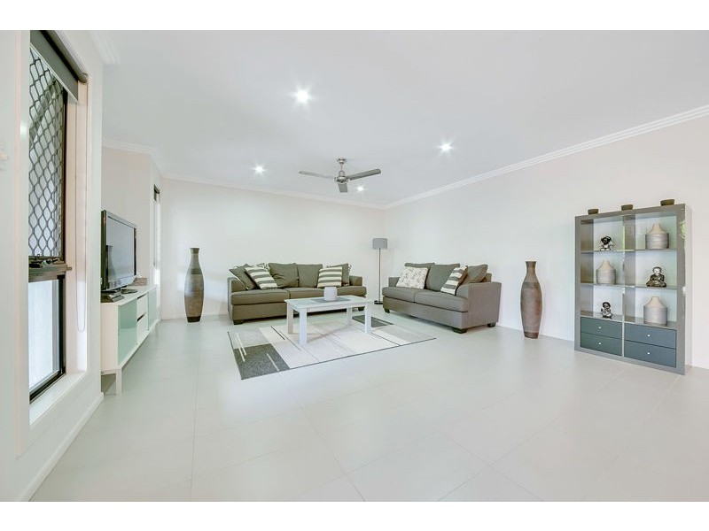 35 Grasstree Crescent, Kirkwood QLD 4680