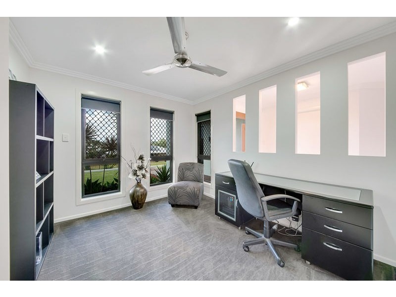 35 Grasstree Crescent, Kirkwood QLD 4680