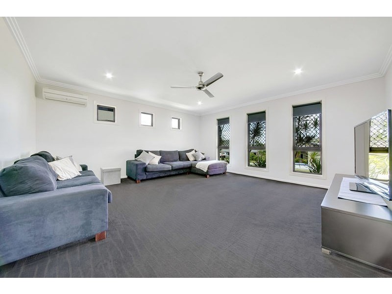 35 Grasstree Crescent, Kirkwood QLD 4680